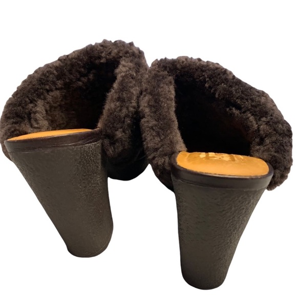 Hunter Mule Clogs with Sheep Skin Lining. Brown. Size 7 - Picture 3 of 5